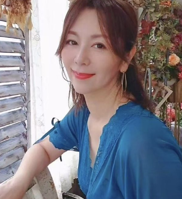 翔田千里五十路，185长身痴女与矮男番号